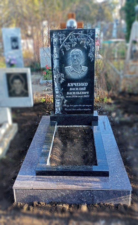 Гранитный памятник