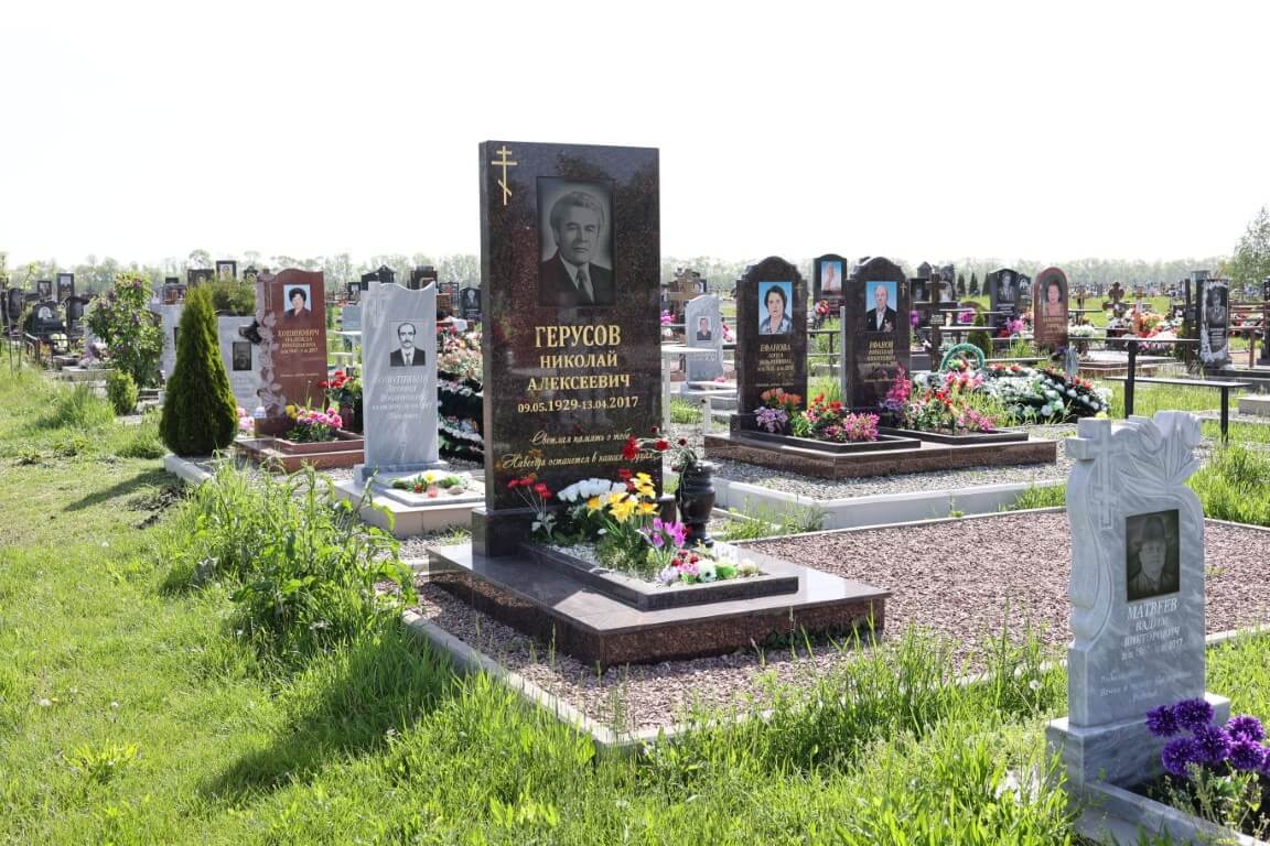 Крест из серого гранита